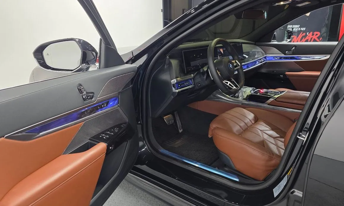 BMW i7 — фото 8