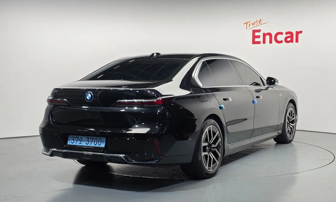 BMW i7 — фото 4