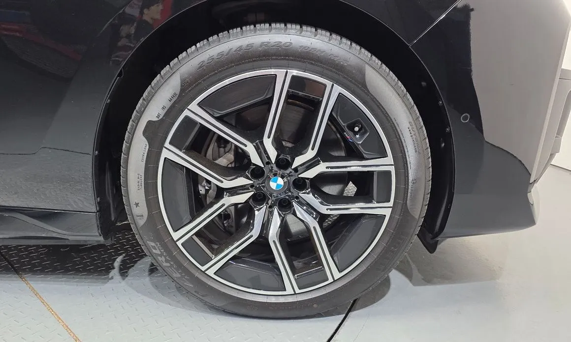 BMW i7 — фото 6