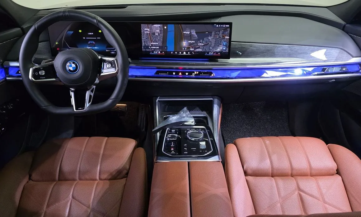 BMW i7 — фото 10