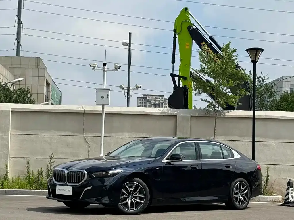 BMW i5 — фото 1