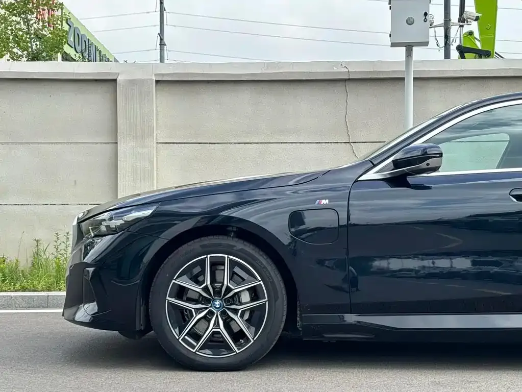 BMW i5 — фото 10