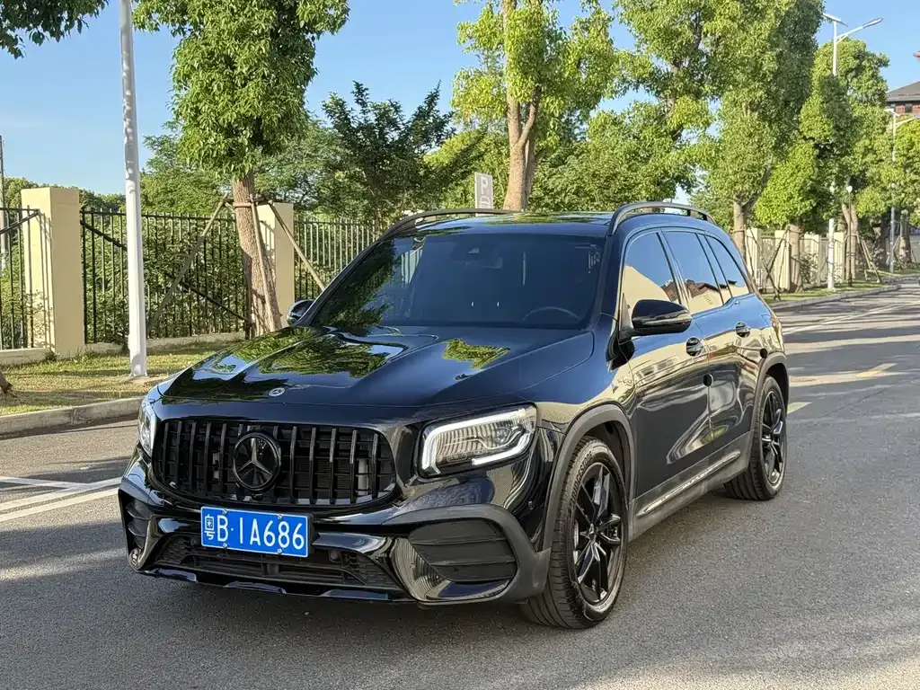Mercedes-Benz GLB AMG — фото 1