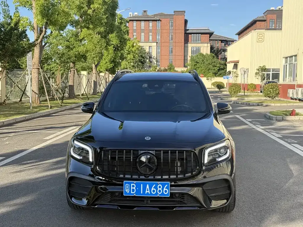 Mercedes-Benz GLB AMG — фото 9