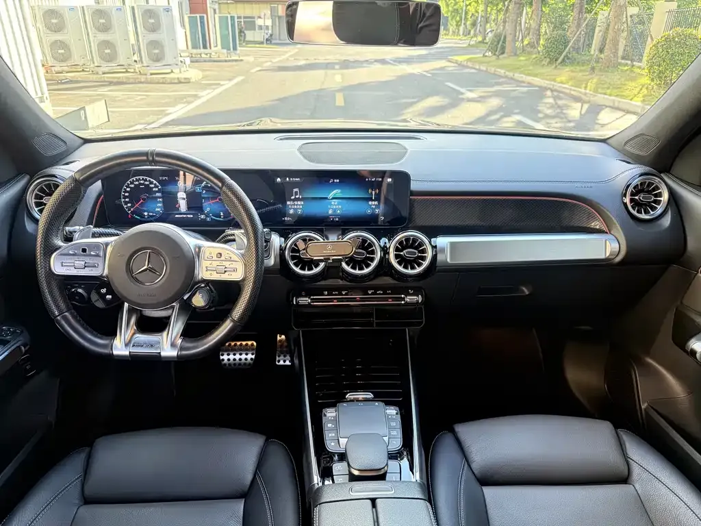 Mercedes-Benz GLB AMG — фото 2