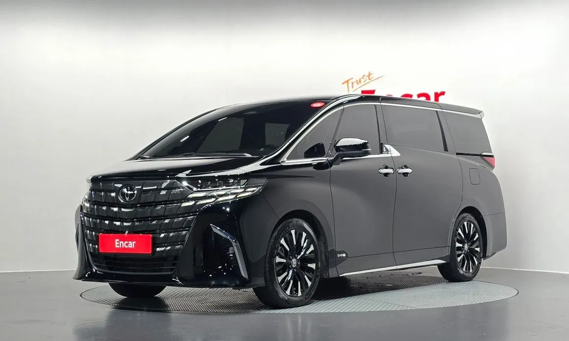 Toyota Alphard — фото 1