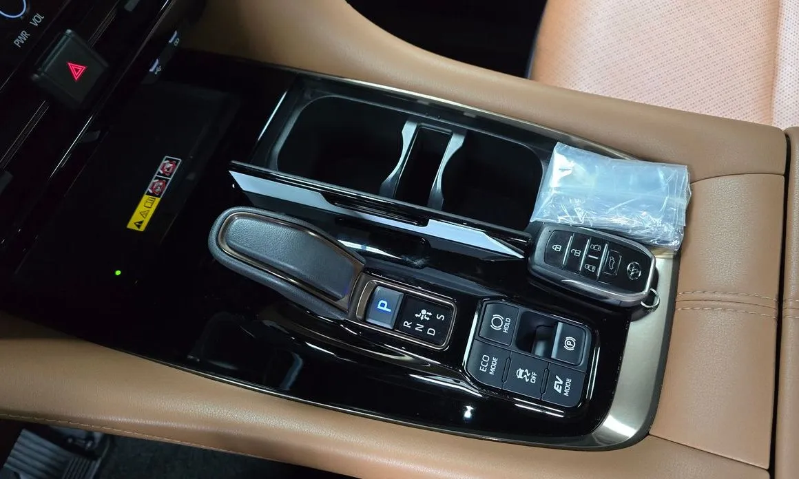 Toyota Alphard — фото 5