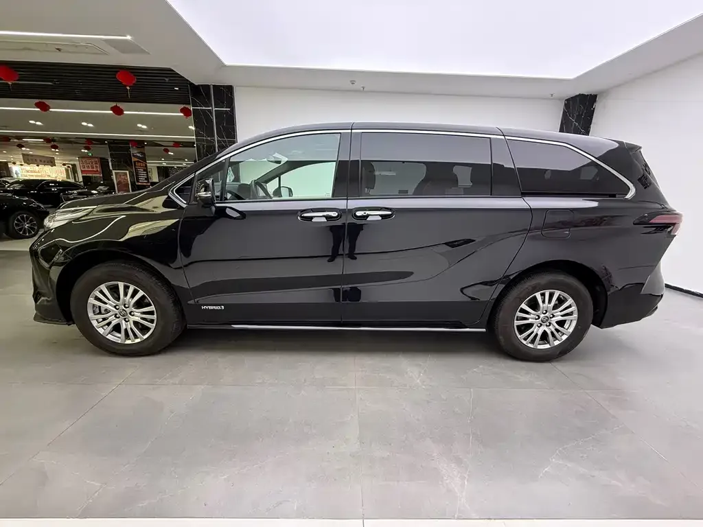 Toyota Sienna — фото 7
