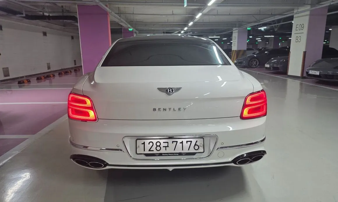 Bentley Flying Spur — фото 6