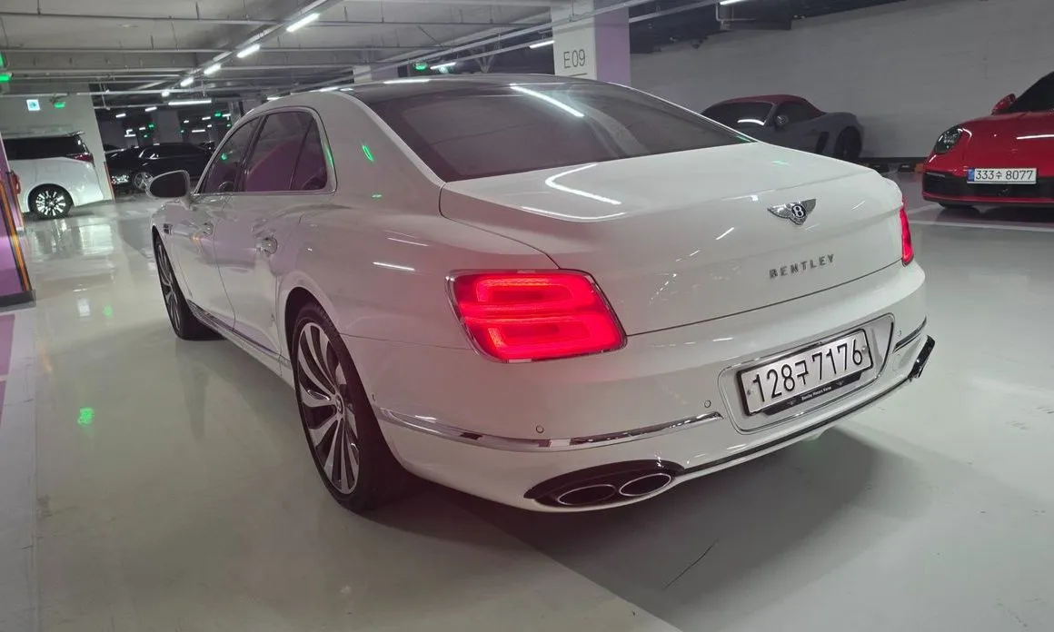 Bentley Flying Spur — фото 2