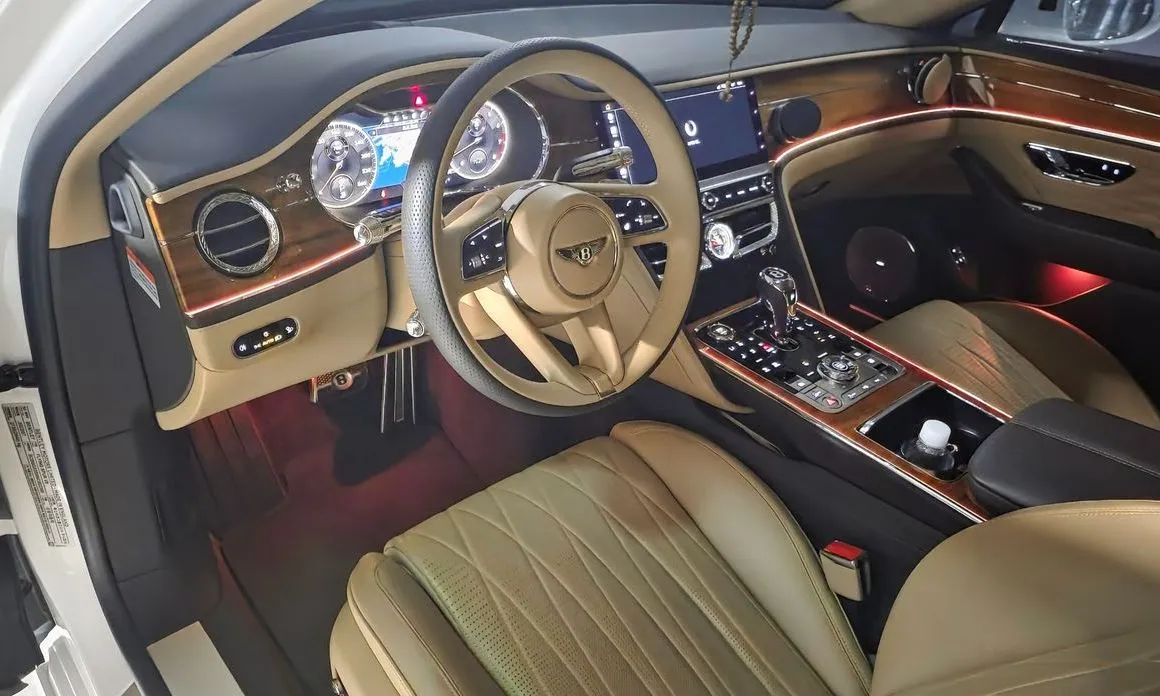 Bentley Flying Spur — фото 10