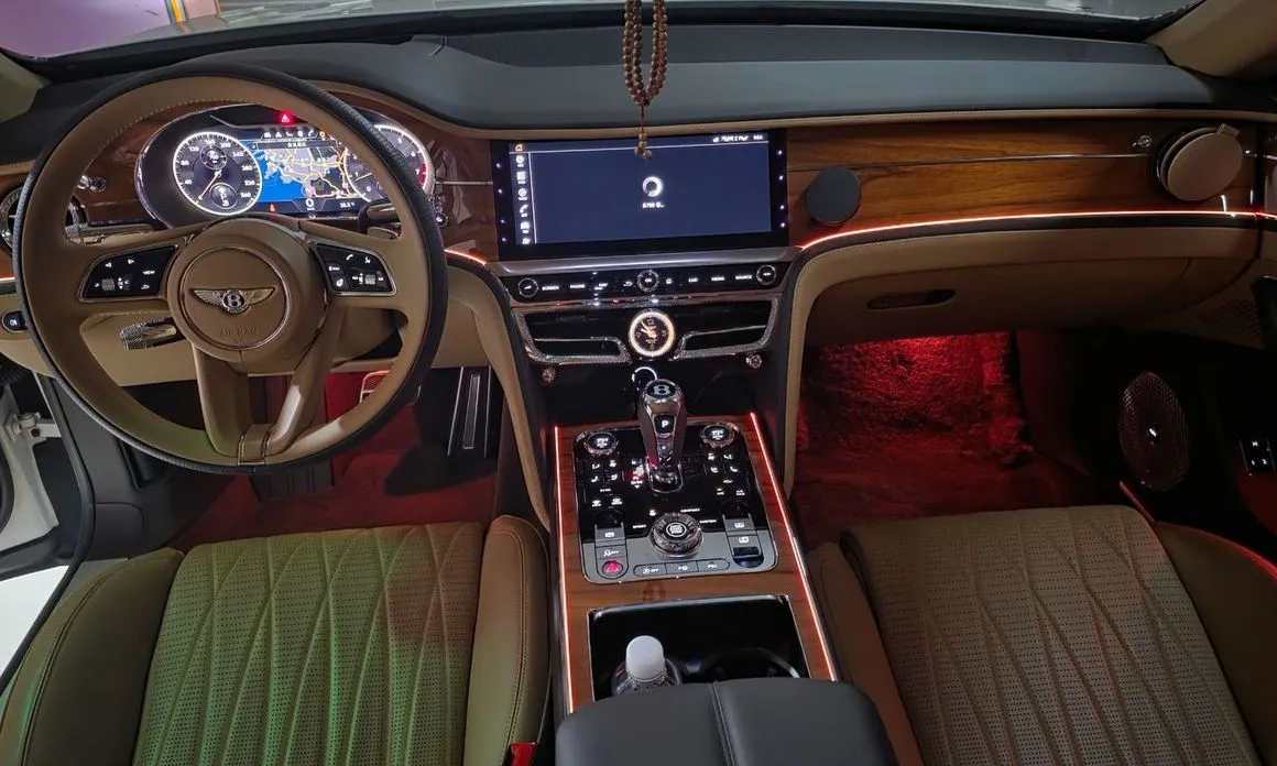 Bentley Flying Spur — фото 8