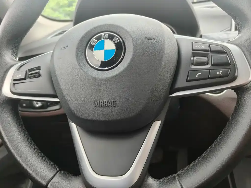 BMW X1 — фото 8