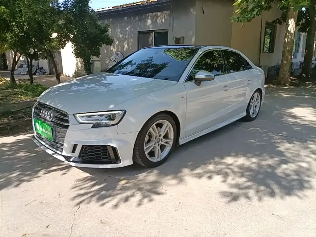Audi A3 — фото 1