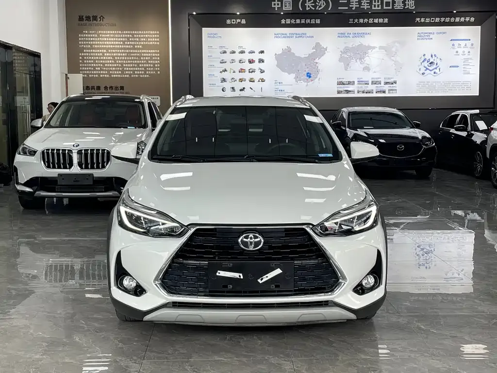 Toyota Yaris L — фото 4