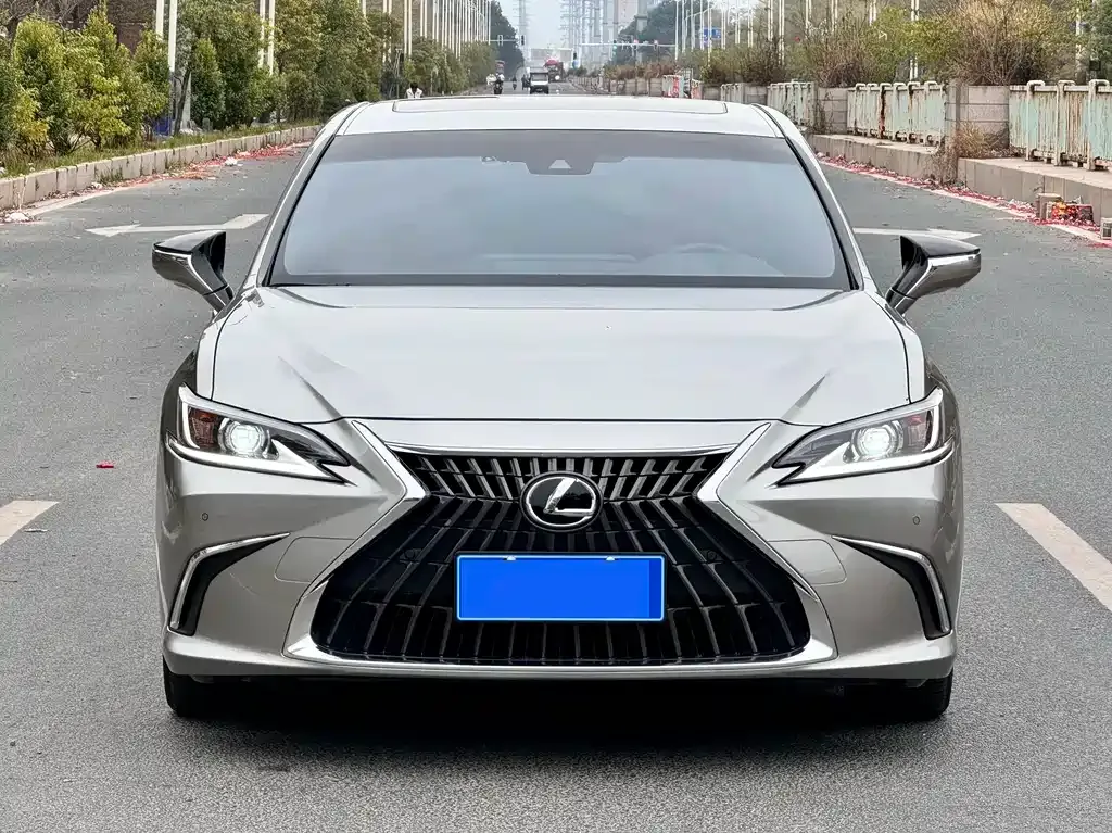Lexus ES — фото 4