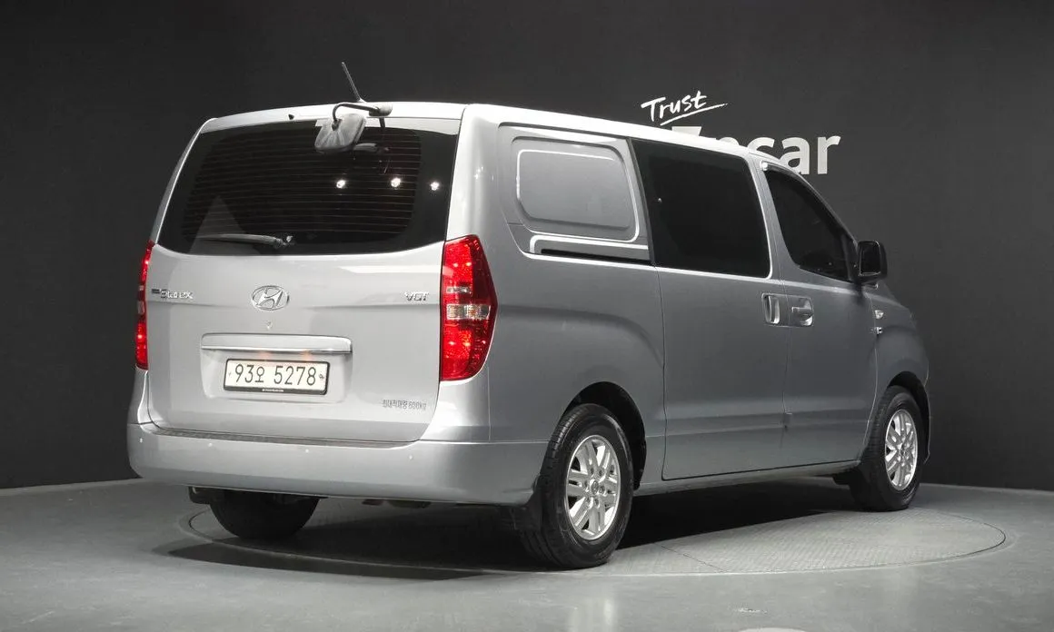 Hyundai Starex — фото 3