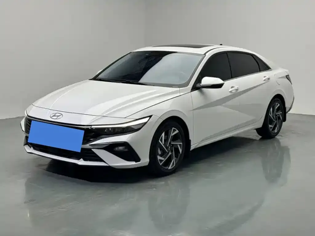 Hyundai Elantra — фото 1