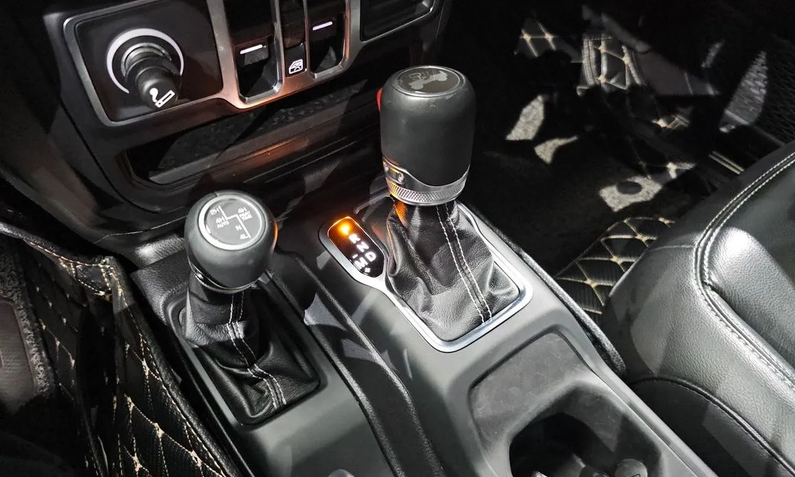 Jeep Wrangler — фото 9