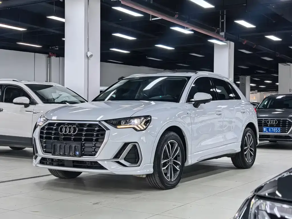 Audi Q3 — фото 1