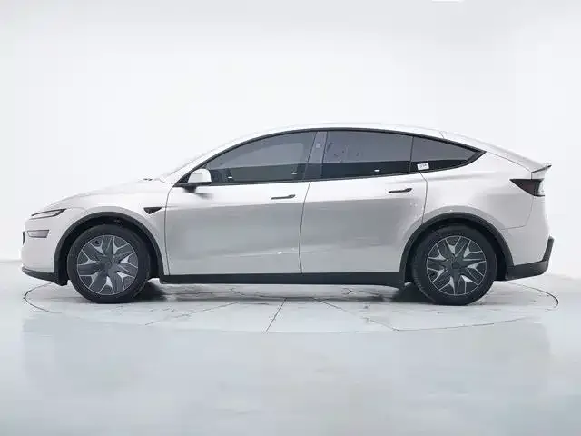 Tesla Model Y L — фото 2
