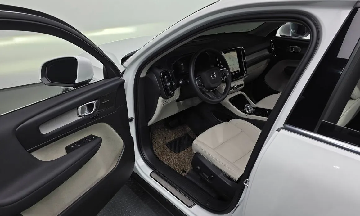 Volvo XC40 — фото 4