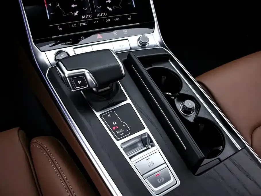 Audi A6L — фото 10