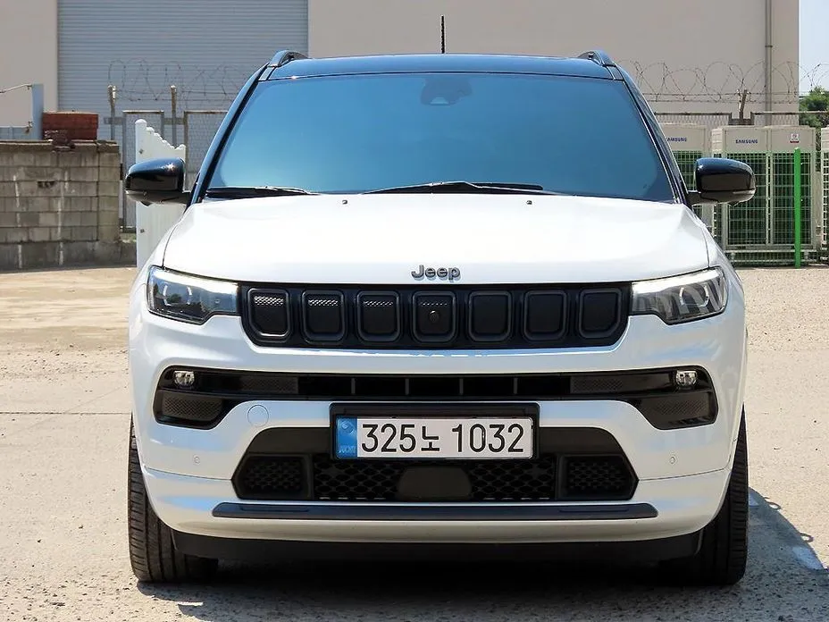 Jeep Compass — фото 1