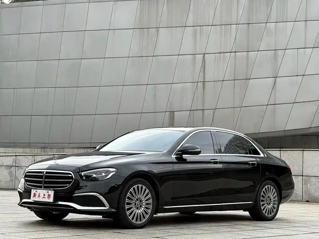 Mercedes-Benz E-Class — фото 1