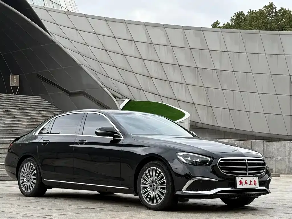 Mercedes-Benz E-Class — фото 3