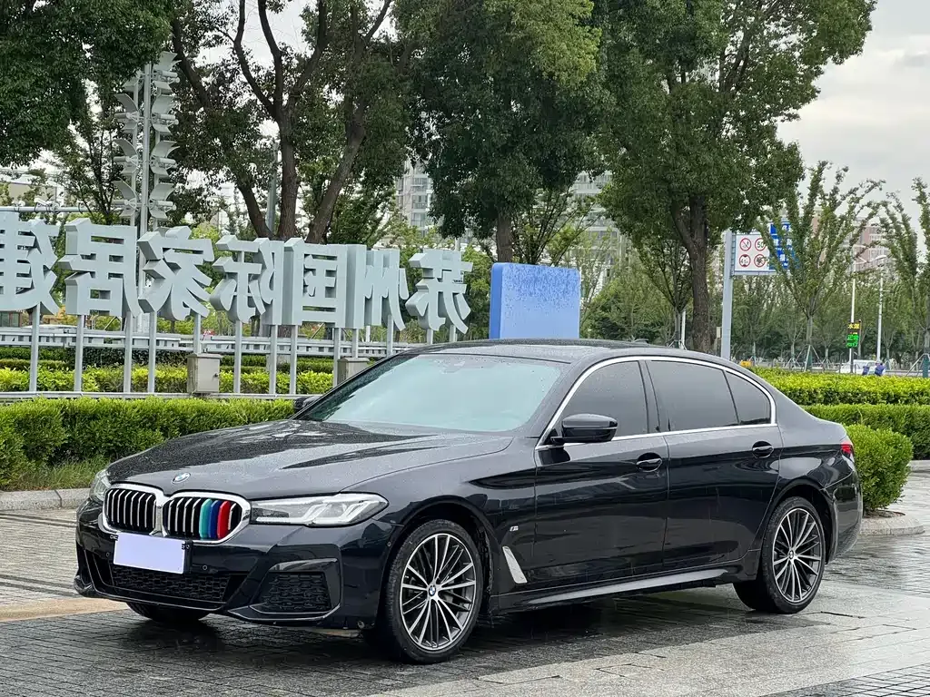 BMW 5 Series — фото 1