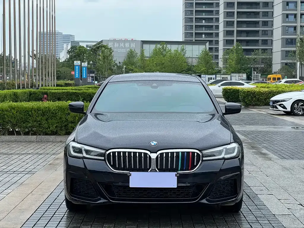 BMW 5 Series — фото 4