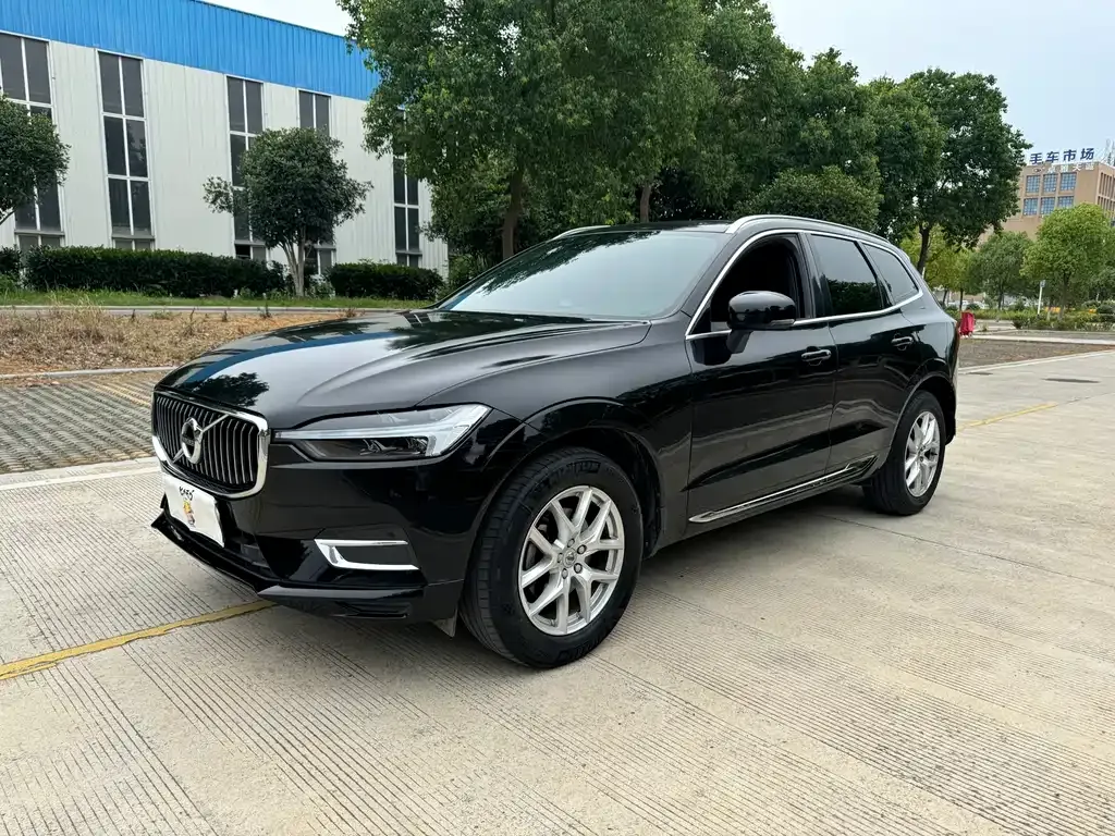 Volvo XC60 — фото 1