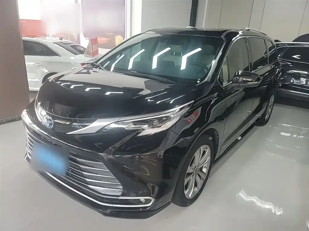 Toyota Sienna — фото 1