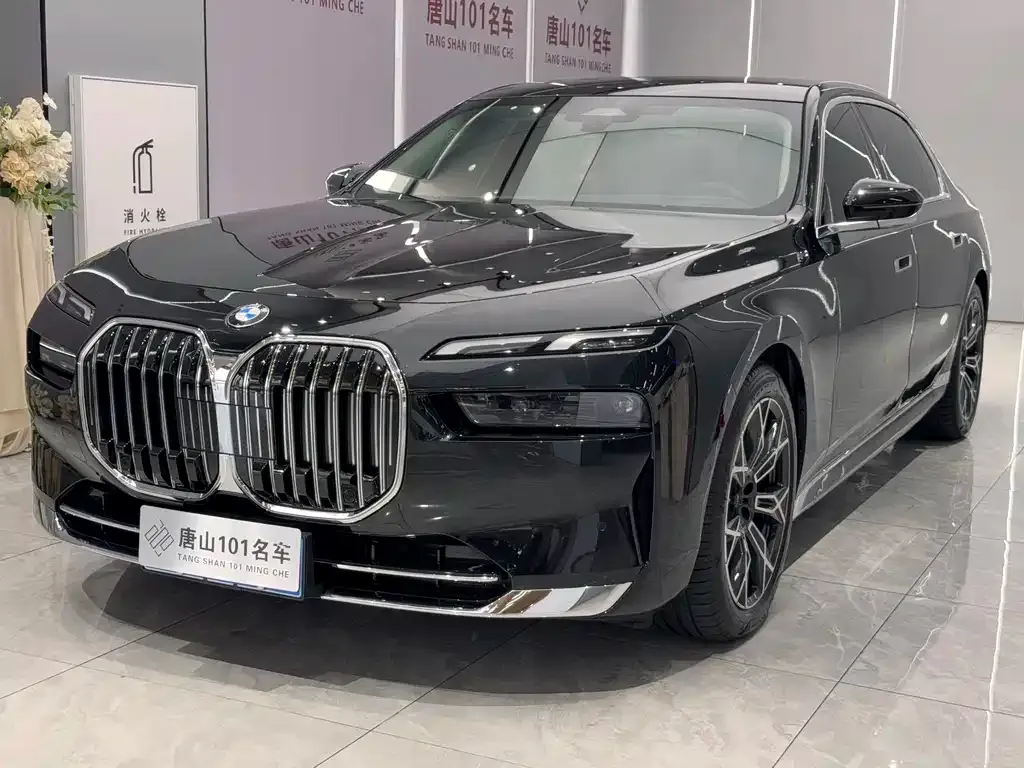 BMW 7 Series — фото 1