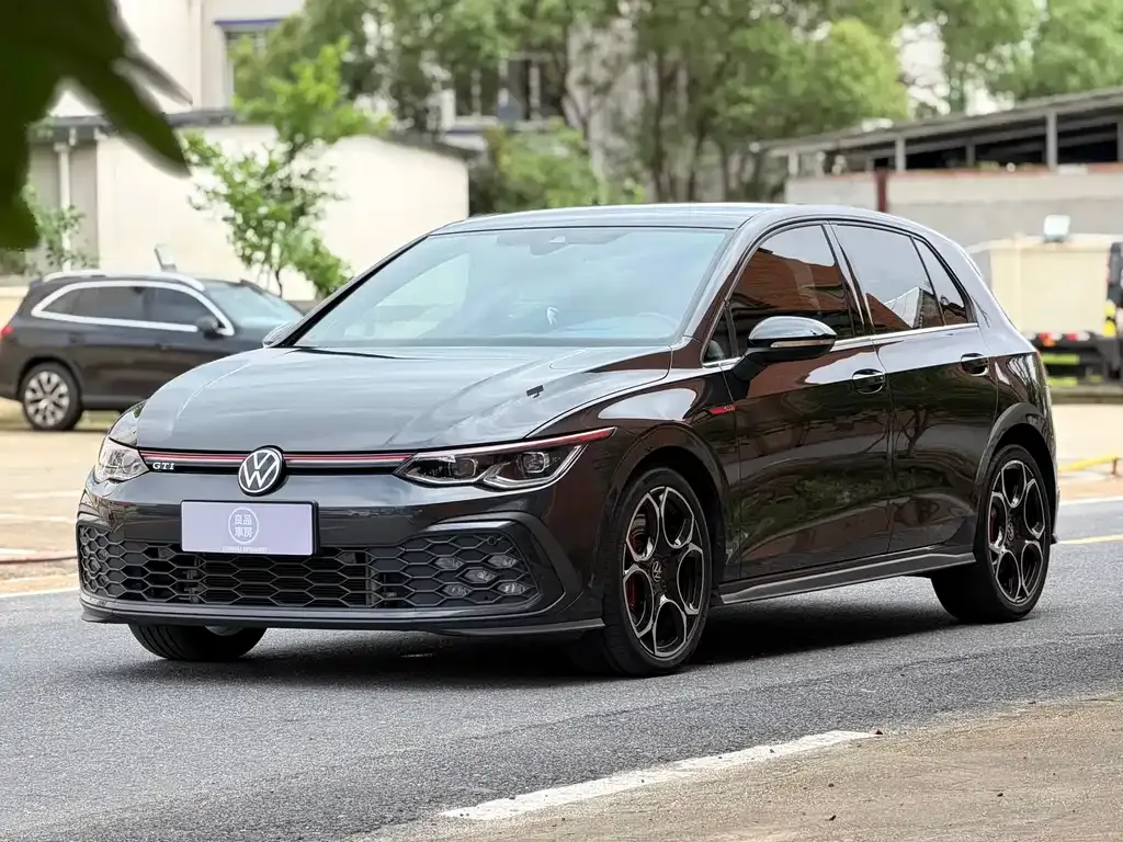 Volkswagen Golf GTI — фото 1