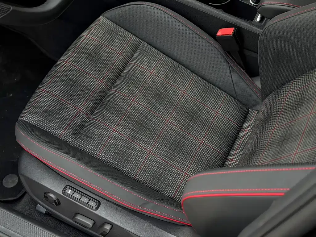 Volkswagen Golf GTI — фото 8