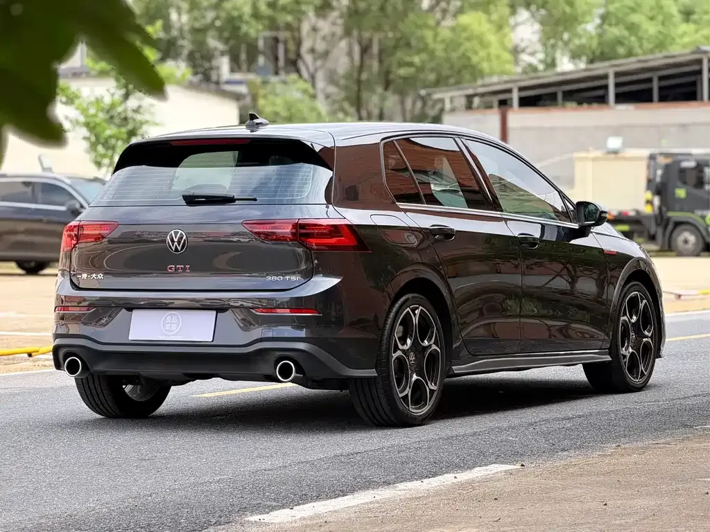 Volkswagen Golf GTI — фото 7
