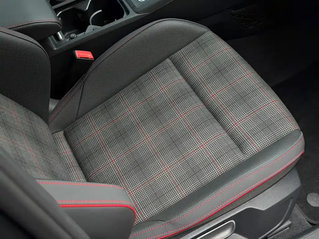 Volkswagen Golf GTI — фото 6