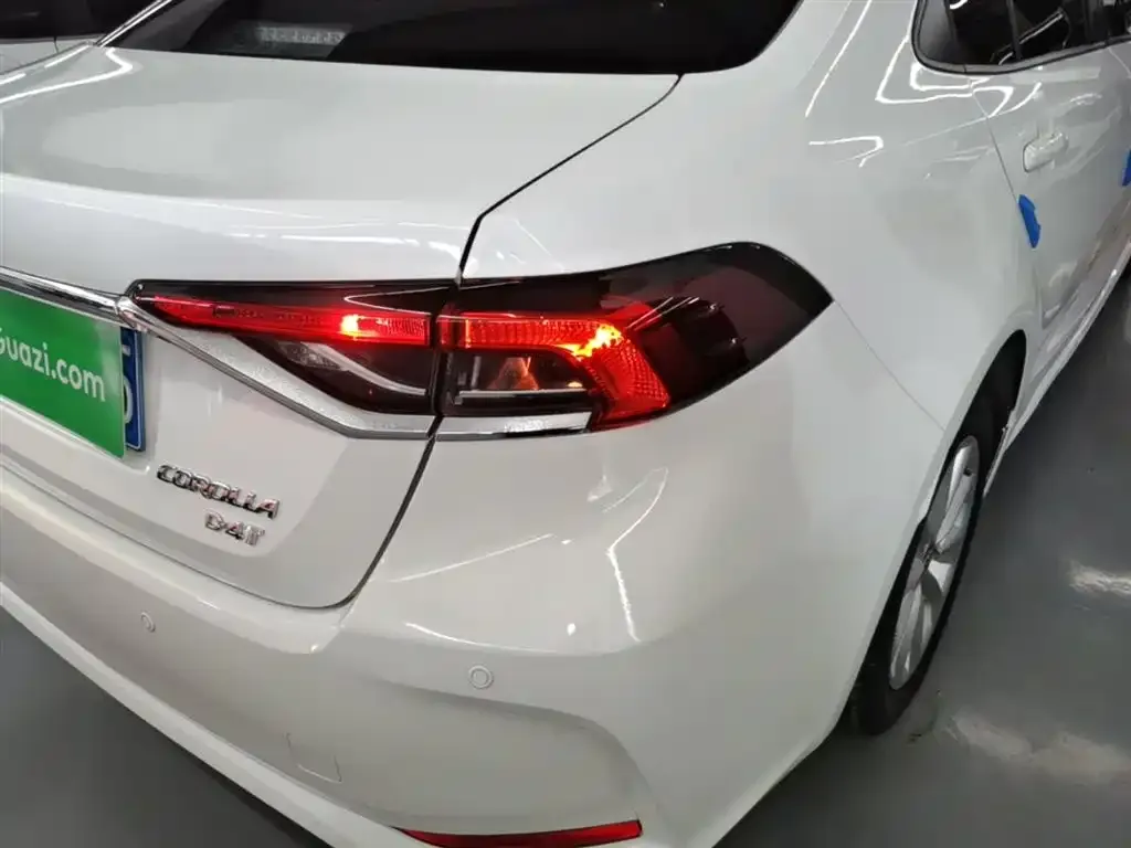 Toyota Corolla — фото 7