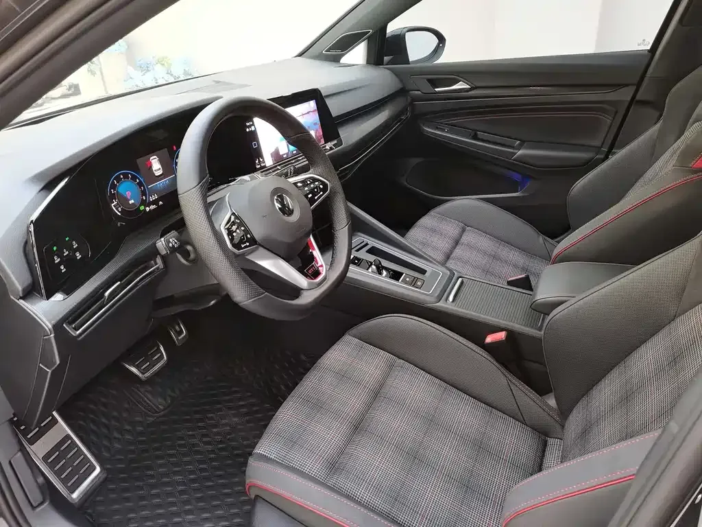 Volkswagen Golf GTI — фото 3