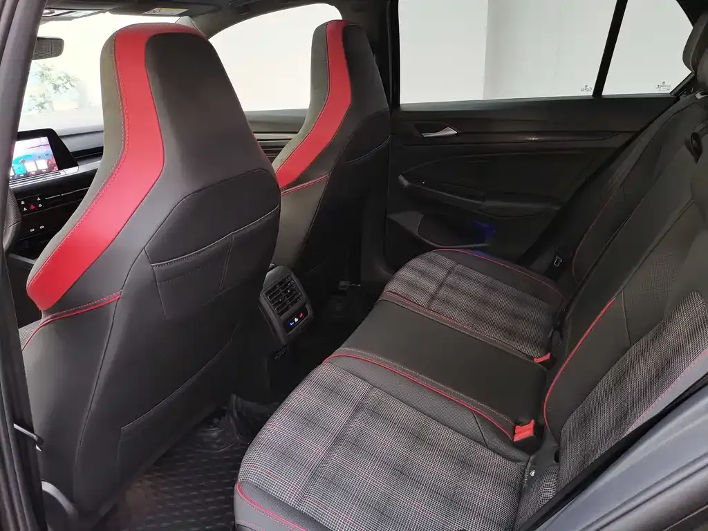 Volkswagen Golf GTI — фото 4