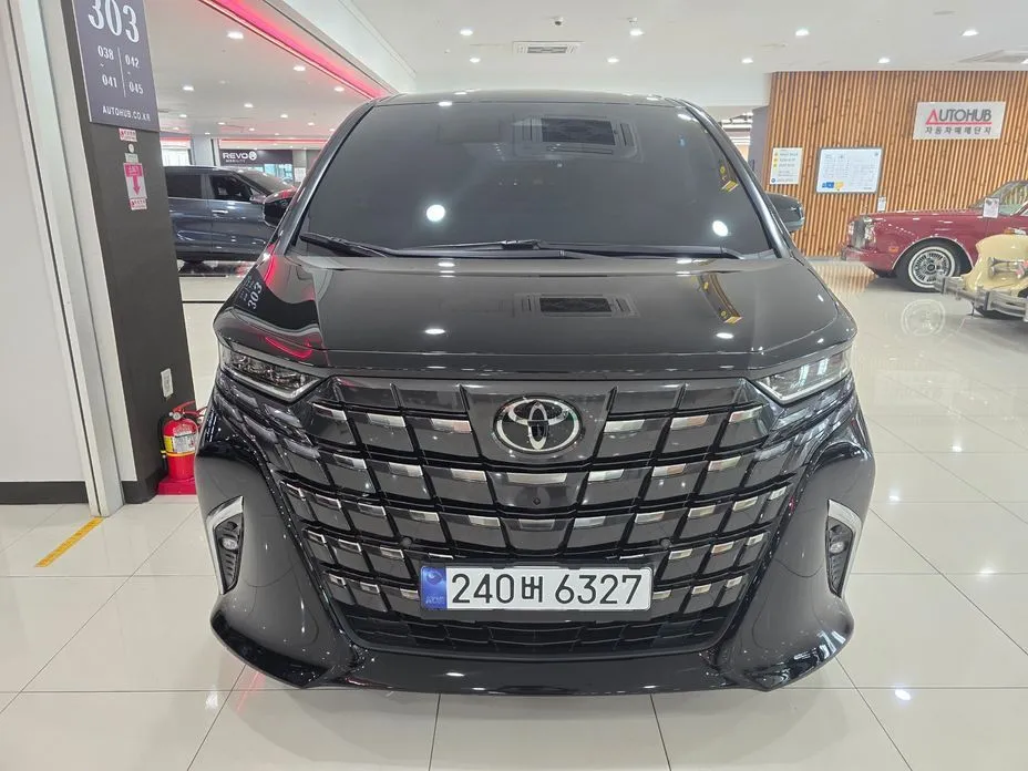Toyota Alphard — фото 3