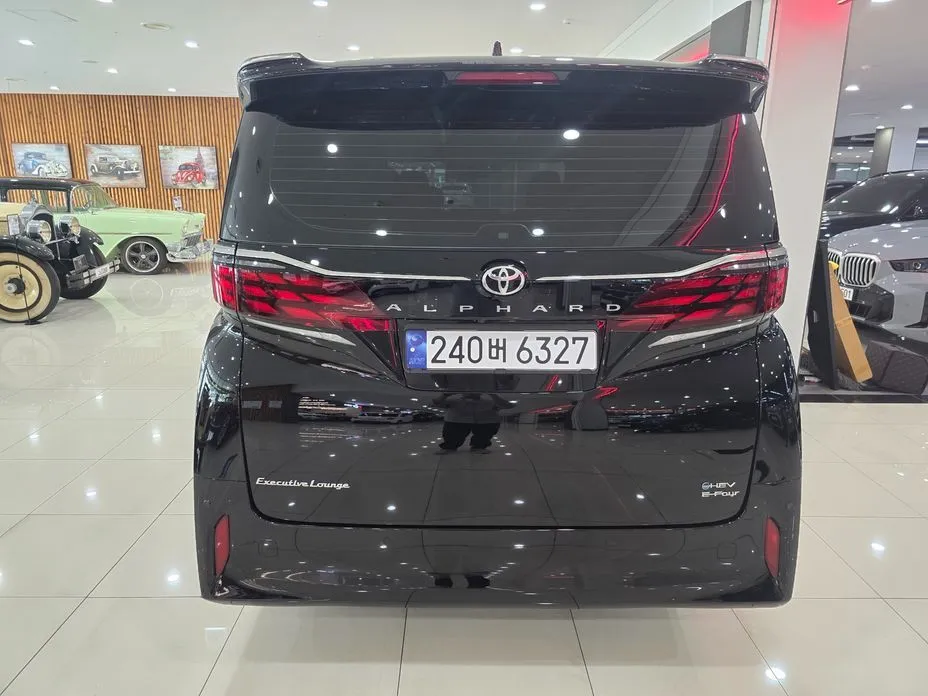 Toyota Alphard — фото 5