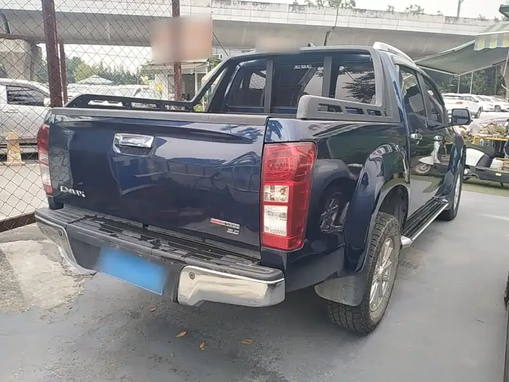Isuzu D-MAX — фото 8