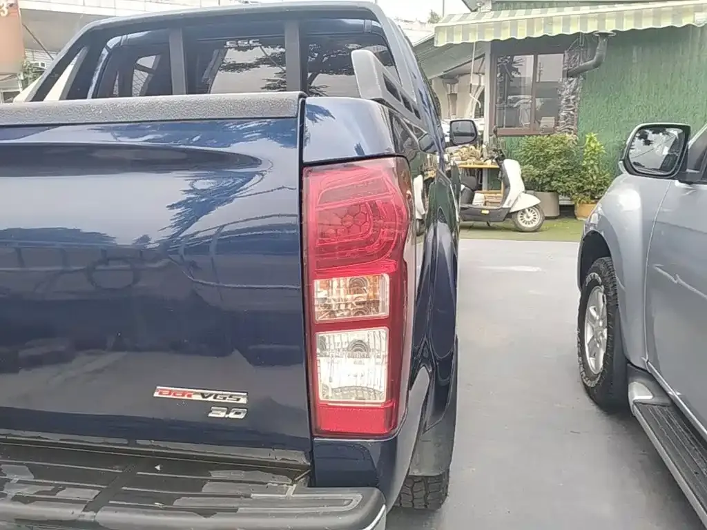 Isuzu D-MAX — фото 10