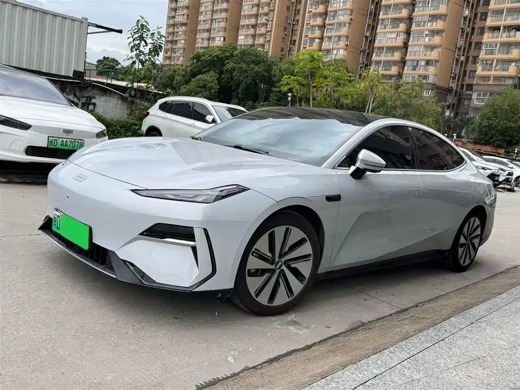 Geely Galaxy E8 — фото 1