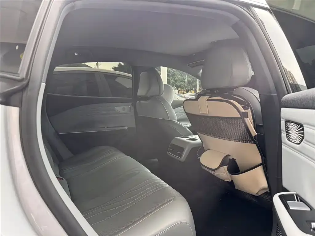 Geely Galaxy E8 — фото 2