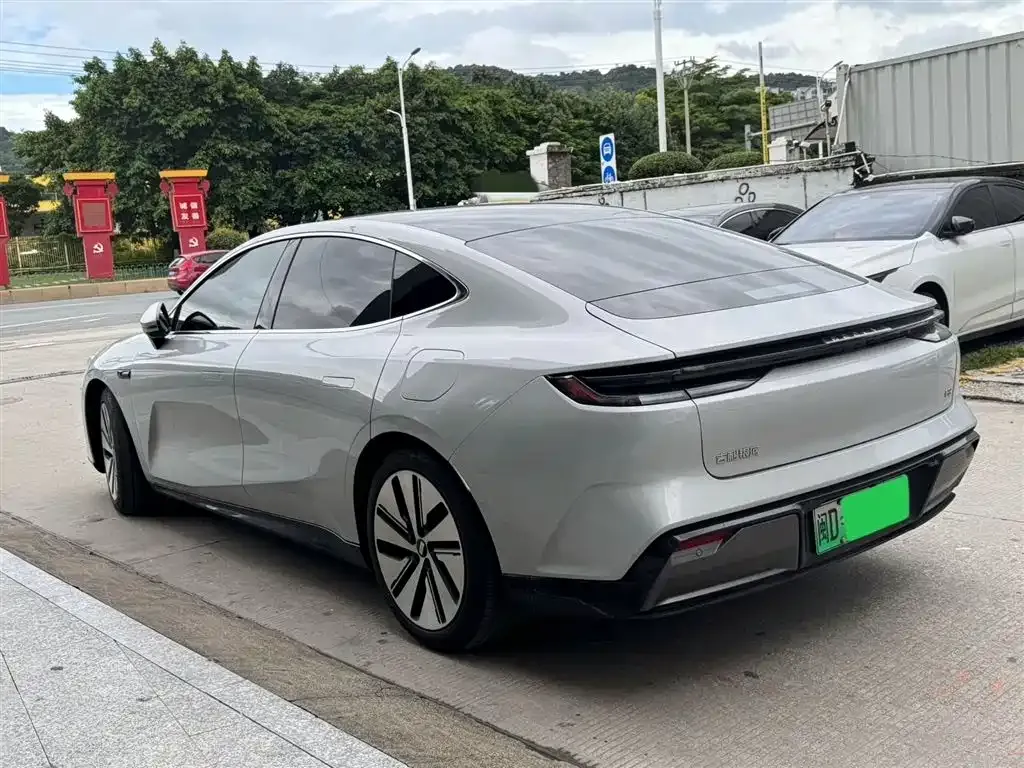 Geely Galaxy E8 — фото 10