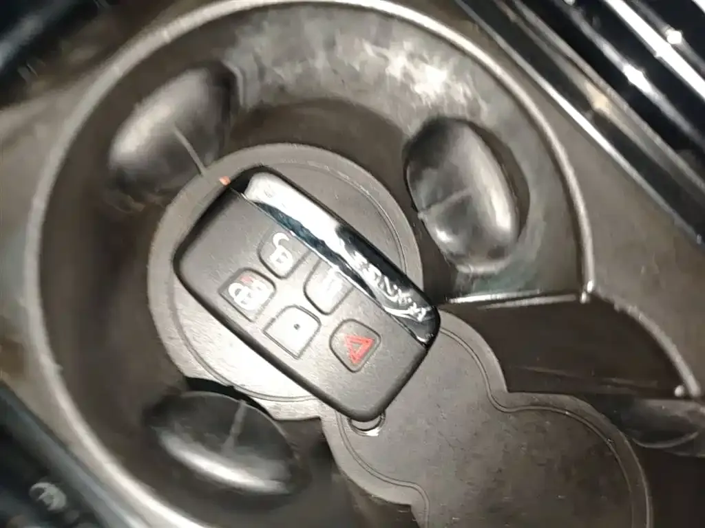 Jaguar XFL — фото 10